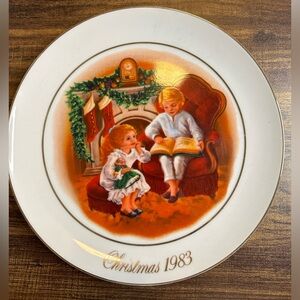Avon 1983 Christmas Memories Plate